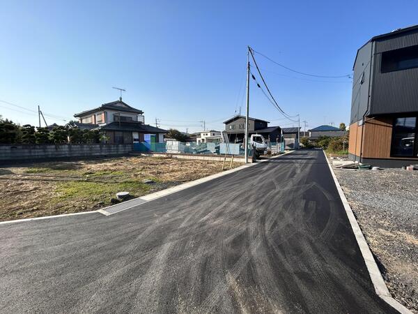 東側道路の画像です